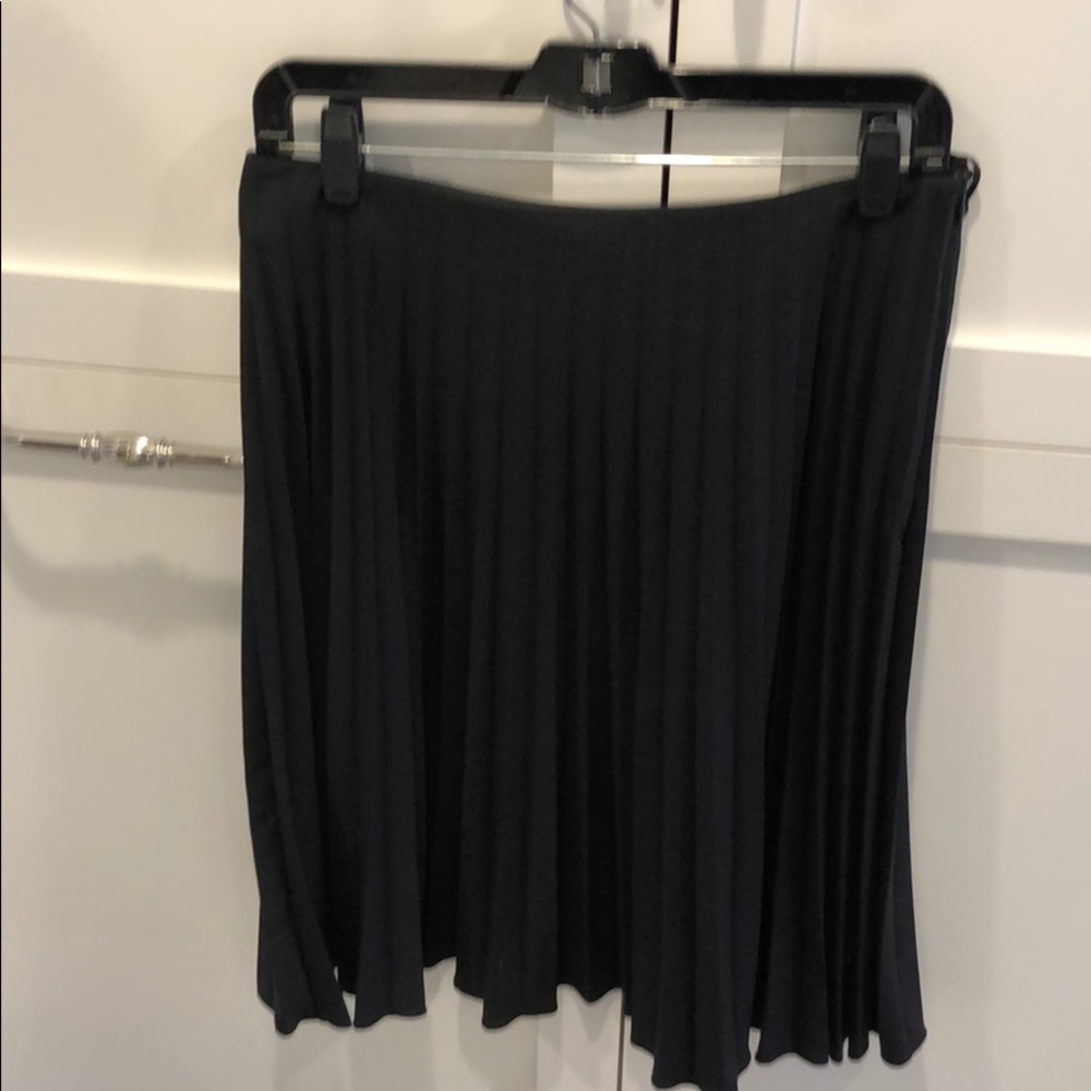 Accordion pleated skirt